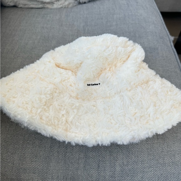 Sei Carina Y Sherpa Bucket Hat - Picture 1 of 4